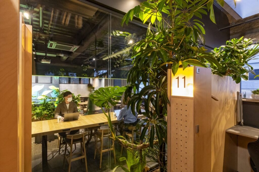 Starbucks aposta em misto de cafeterias e espaços de coworking no Japão