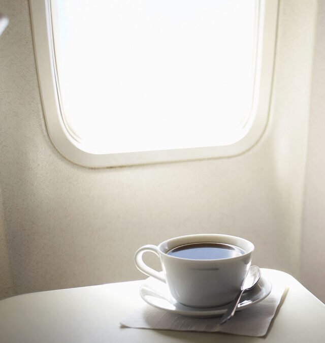 Não beba café no avião