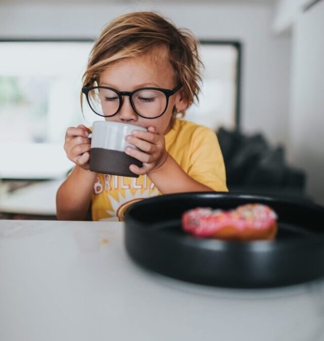 Beber café faz bem ao coração e dá longevidade